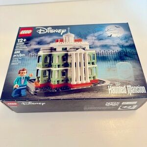 NWT. Disney Lego Haunted Mansion Lego set. For Fans of Disney’s haunted mansion